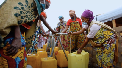 Forced from their homes by a volcanic eruption in May, 2021, families fill jerry cans with clean water in Goma, Democratic Republic of Congo. Prosper Global moved quickly to provide water for ​​more than 31,000 people.